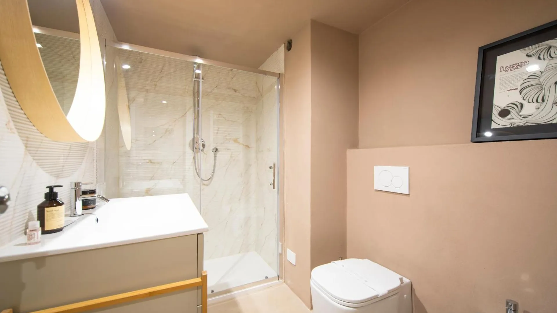 Stylish Apartment On The Lungarno In Florence Italy