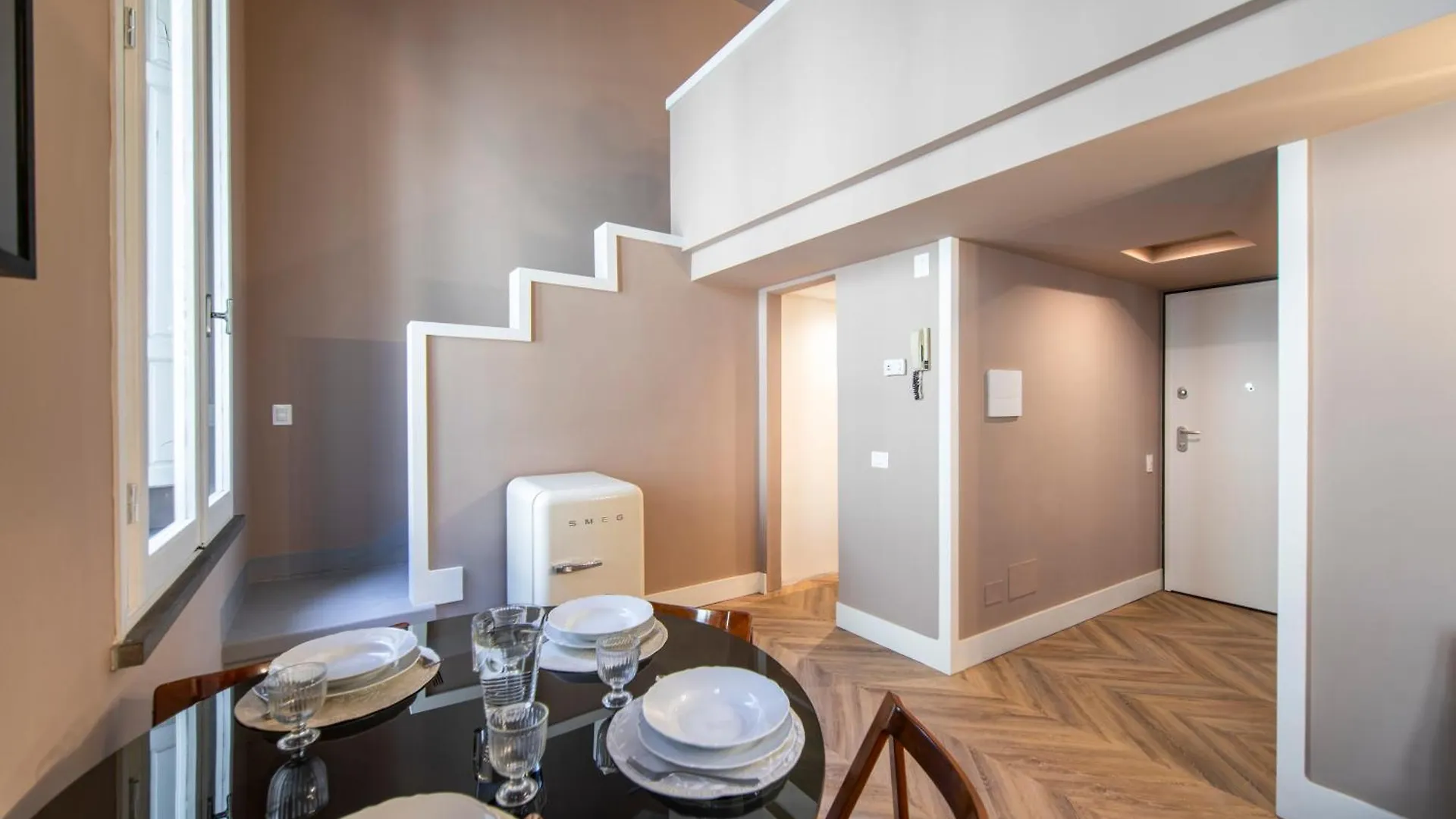 Stylish Apartment On The Lungarno In Florence Italy