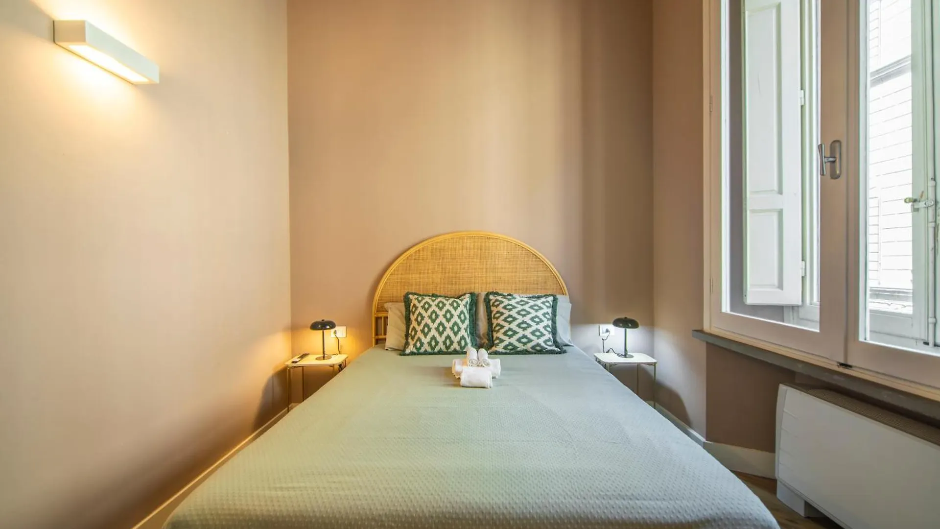 Stylish Apartment On The Lungarno In Florence