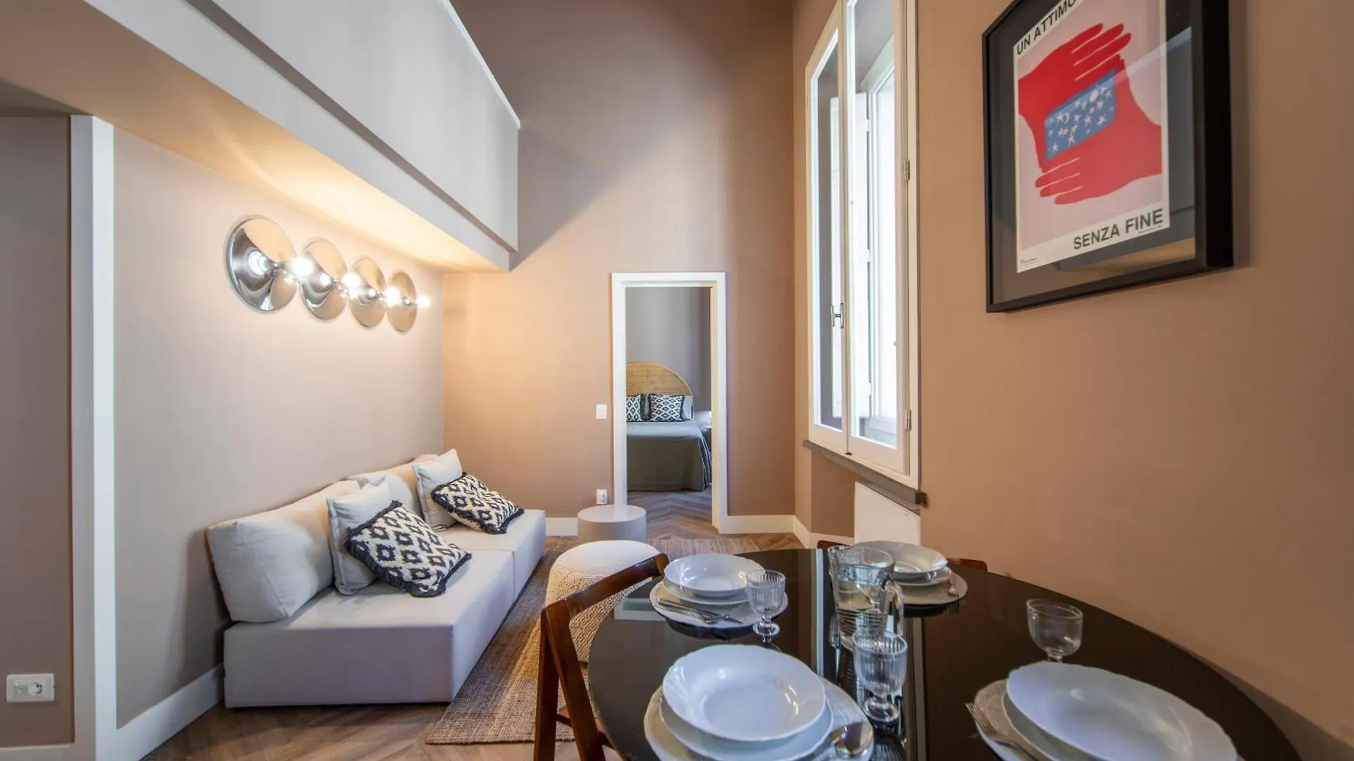 Stylish Apartment On The Lungarno In Florence