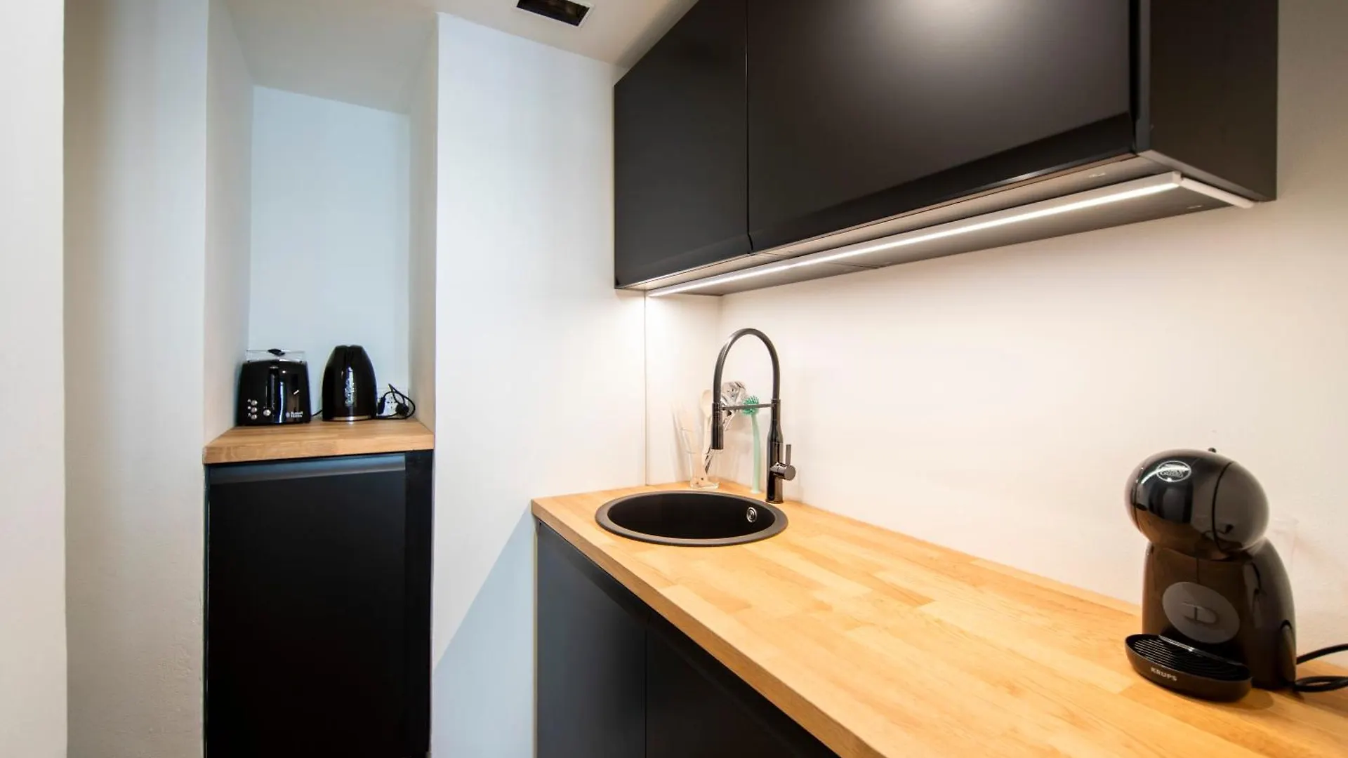 Stylish Apartment On The Lungarno In Florence